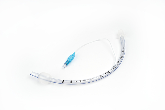 Un bon prix. Consommables médicaux jetables PVC Tubes endotrachéaux avec ou sans menottes et connecteur de 15 mm en ligne