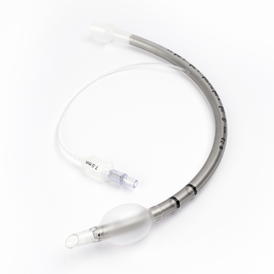 Un bon prix. Tubes endotrachéales renforcées avec des menottes et un ballon pilote en ligne